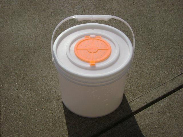 Challenge 3 1/2 Gal Bucket w/Lid